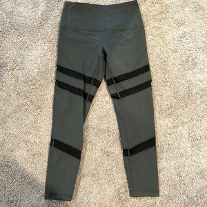 Zella sz small cropped running pant. Mesh detailing.
